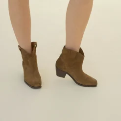 Jesse Kowbojki, Ziemisty Welur